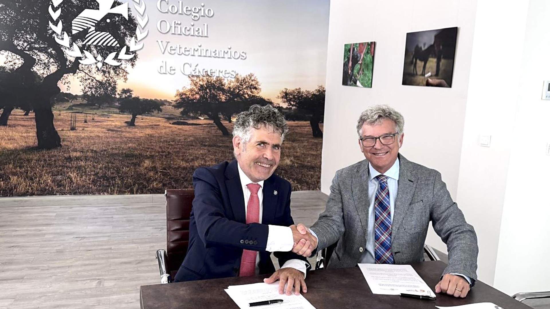 El COVIB y el Colegio de Veterinarios de Cáceres firman un convenio de colaboración institucional